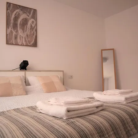 Lzr Apartman