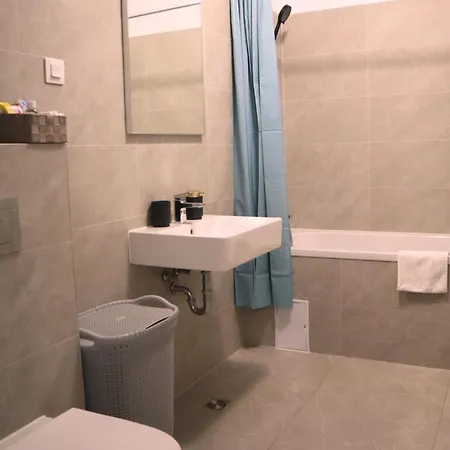 Lzr Apartman *
